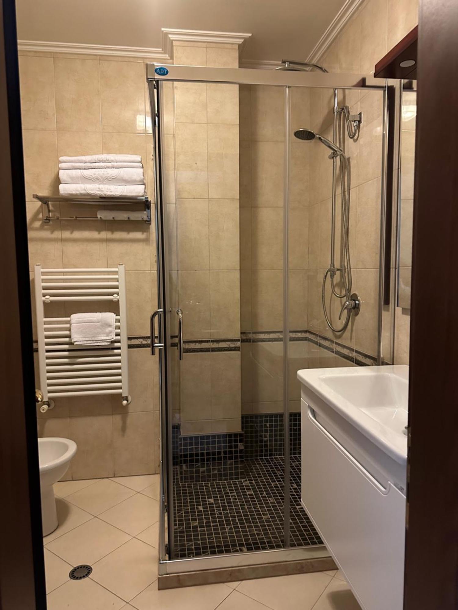 Dinasty Hotel 4*