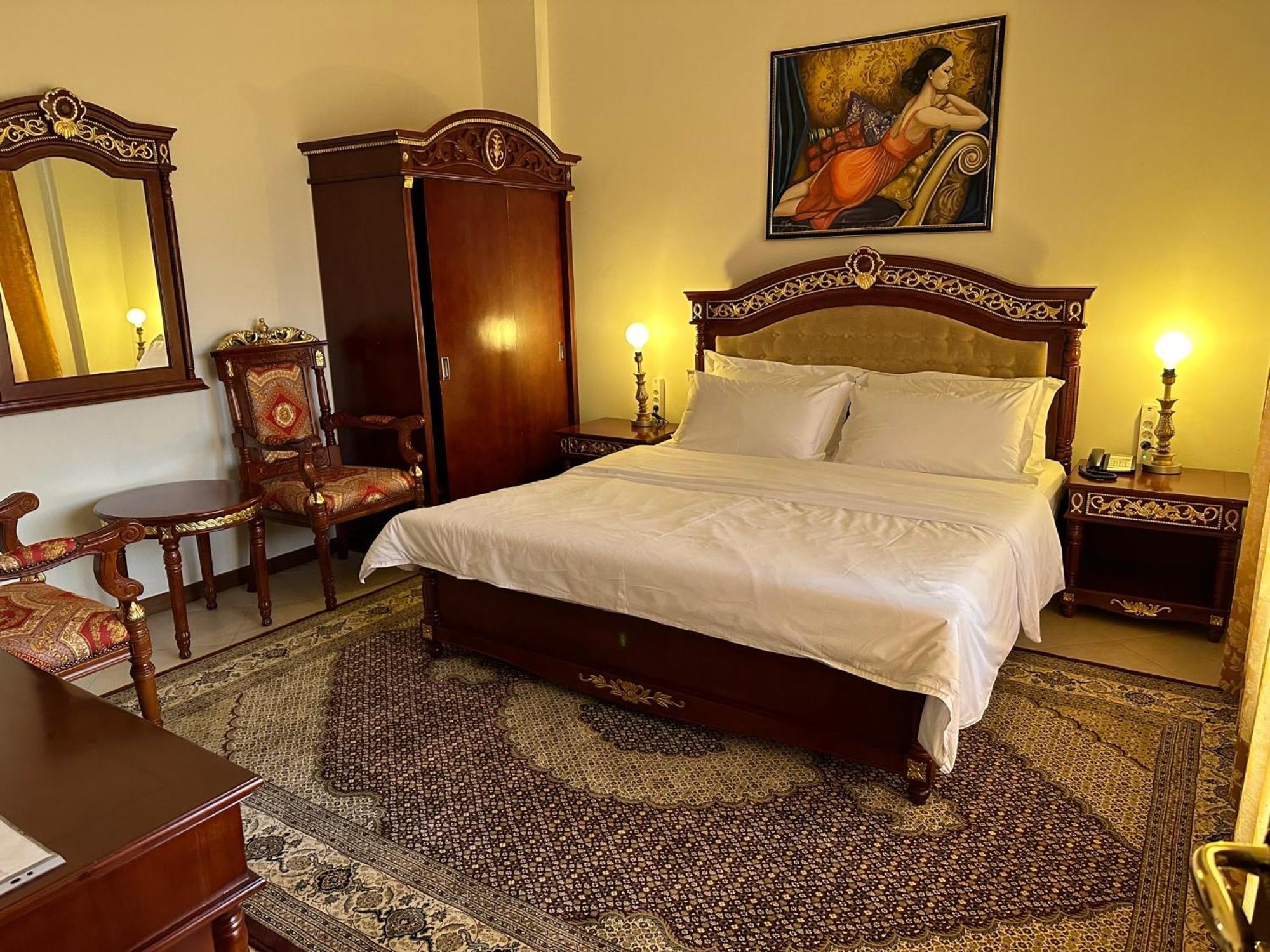Dinasty Hotel 4*