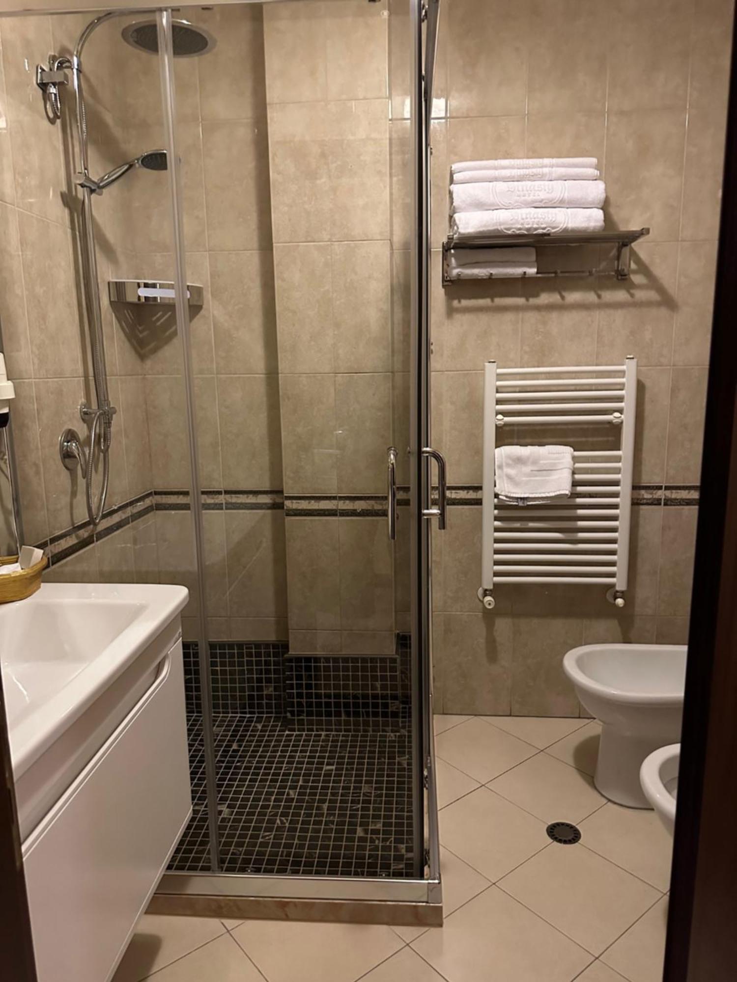 Dinasty Hotel Tirana