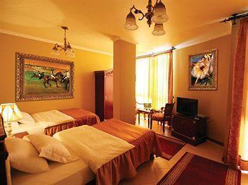 Dinasty Hotel 4*