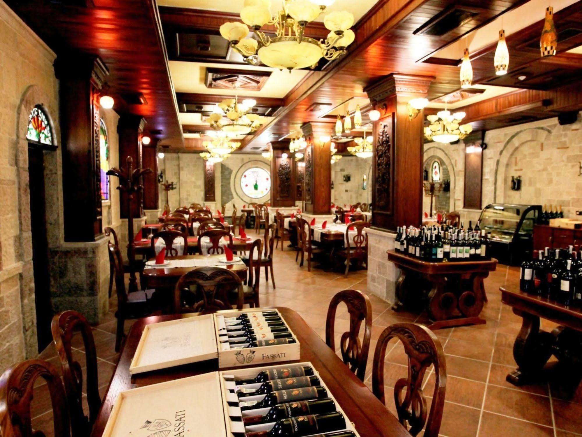 Dinasty Hotel 4*