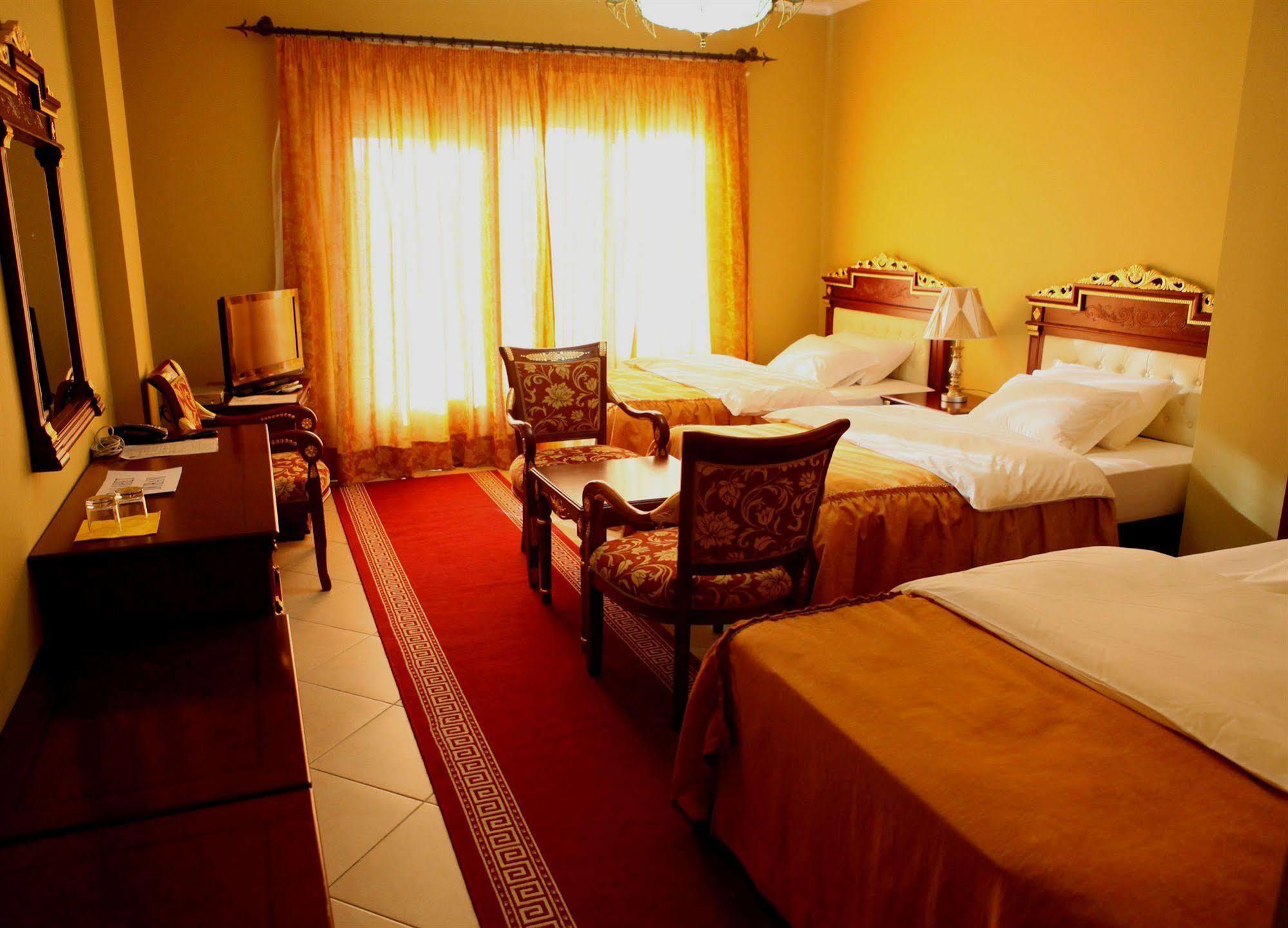 Dinasty Hotel 4*