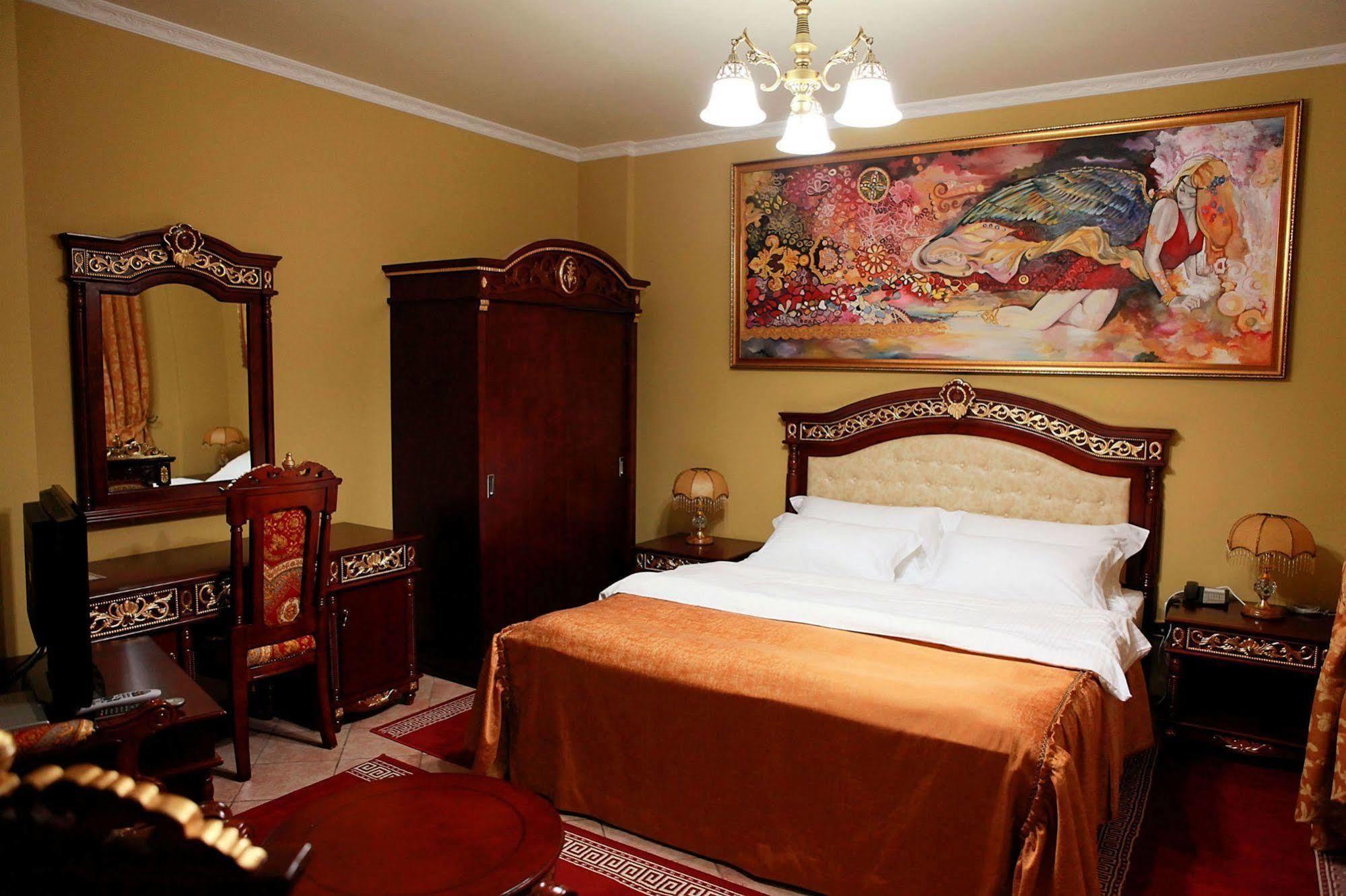 Dinasty Hotel 4*
