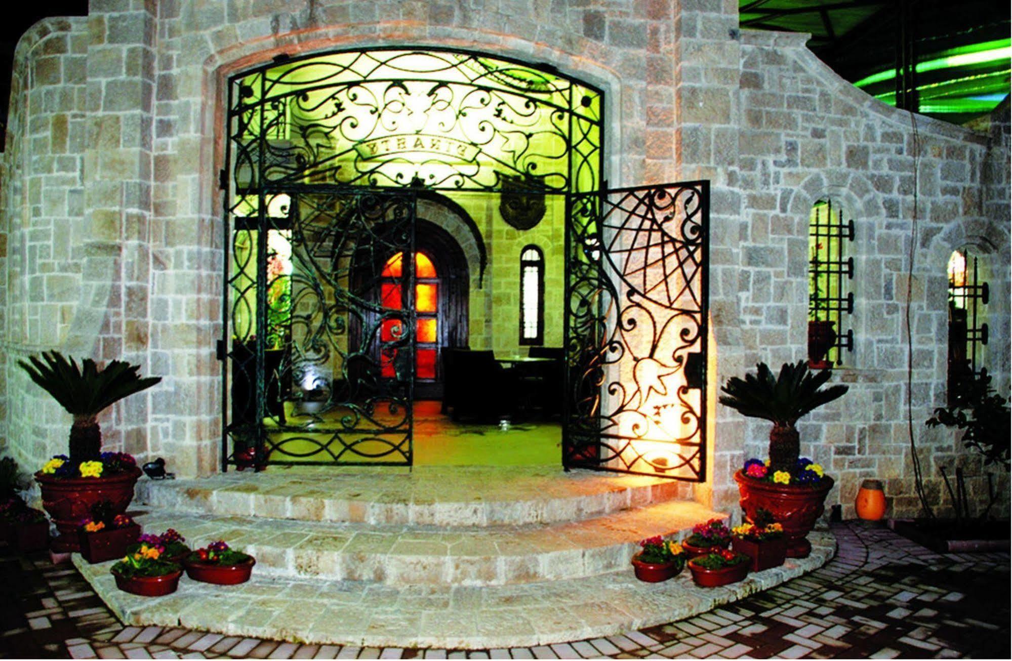 Hotel Dinasty 4*